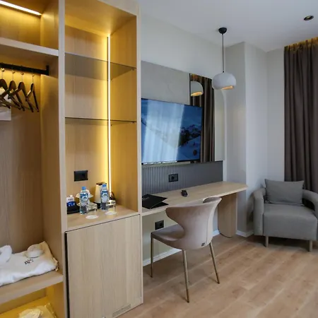 Regina Palm Hotel Orikumi