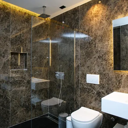 Regina Palm Hotel Orikumi